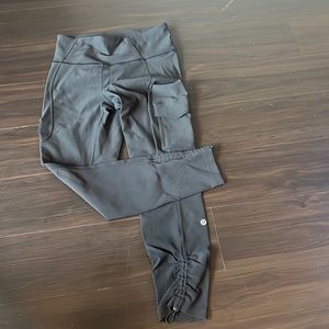 Black cropped lululemon leggings